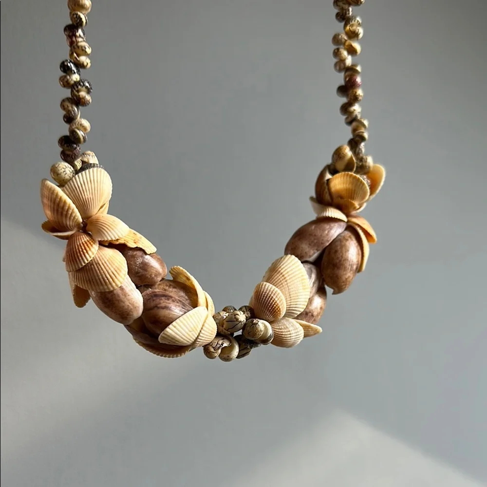 Intricate Australian Shell Lei